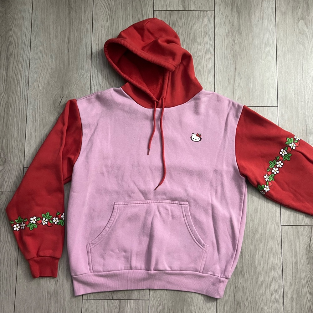 DUMBGOOD Hello Kitty Strawberry Hoodie ❤️🩷